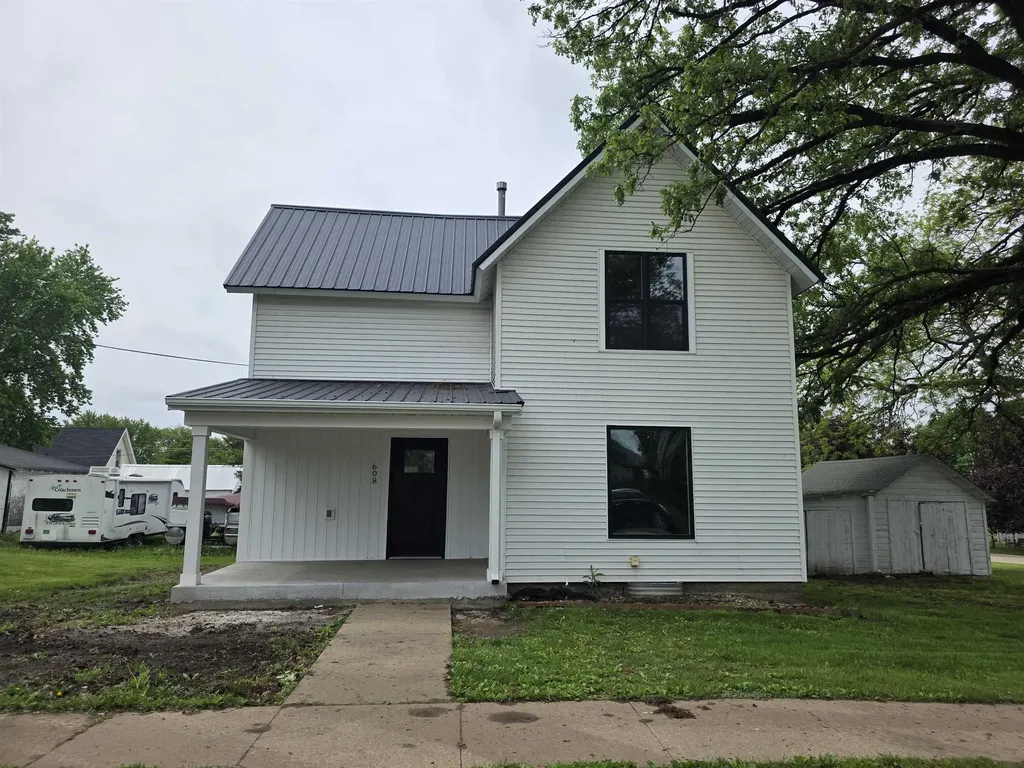 Manchester IA, 608 W Delaware Street