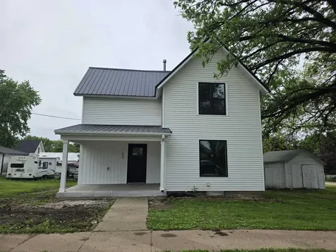 608 W Delaware Street Manchester IA 52057