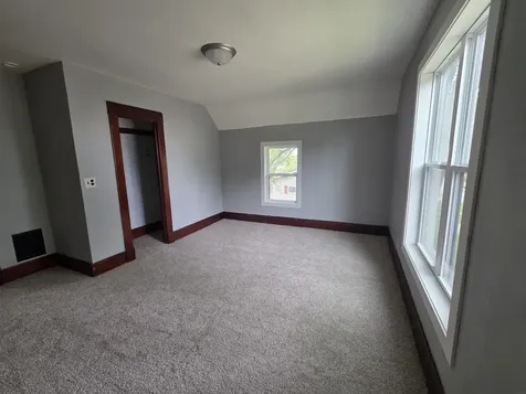 608 W Delaware Street Manchester IA 52057