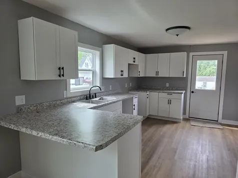 608 W Delaware Street Manchester IA 52057