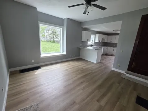 608 W Delaware Street Manchester IA 52057