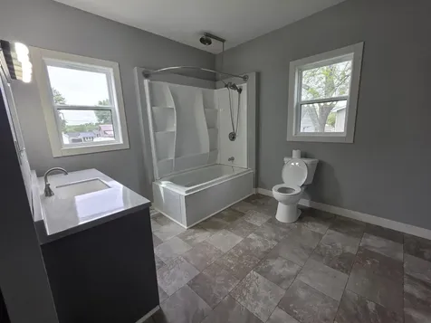 608 W Delaware Street Manchester IA 52057
