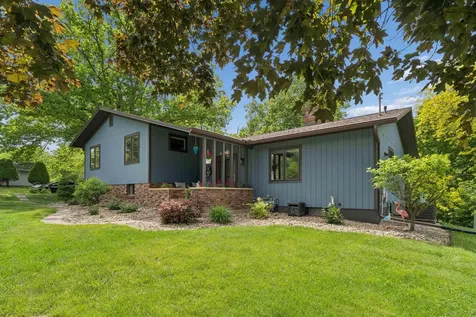 1621 Picturesque Drive Cedar Falls IA 50613