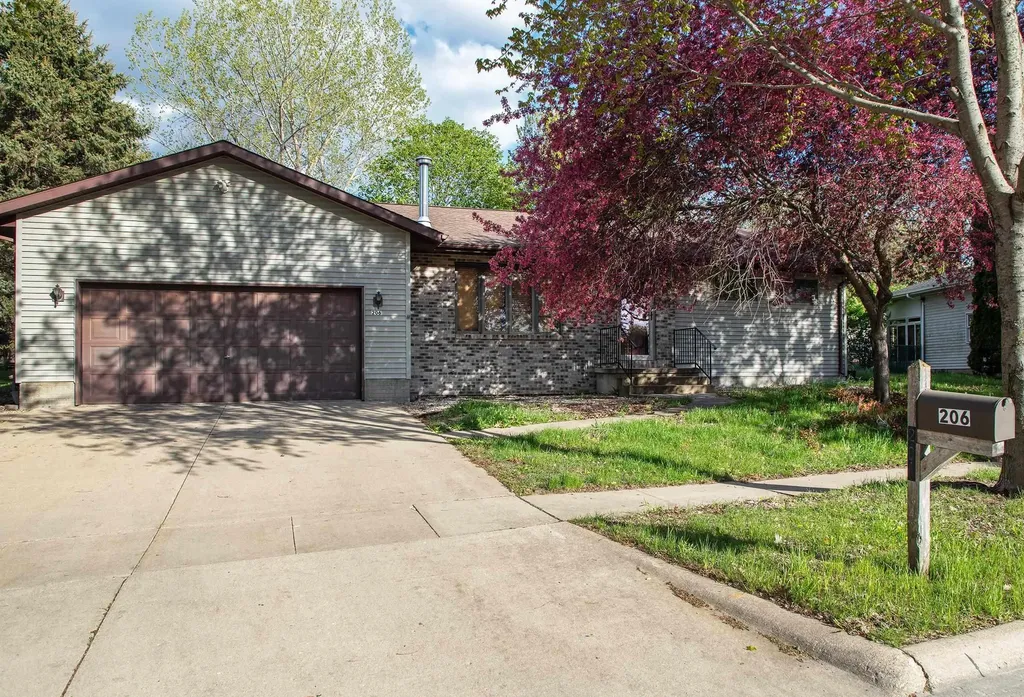 206 NW 24th Street Waverly IA 50677
