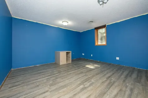 206 NW 24th Street Waverly IA 50677