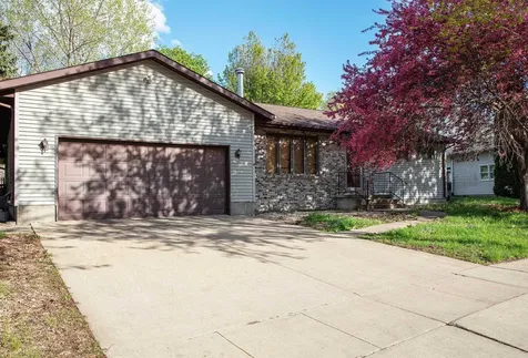206 NW 24th Street Waverly IA 50677