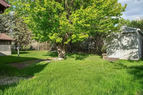 206 NW 24th Street Waverly IA 50677