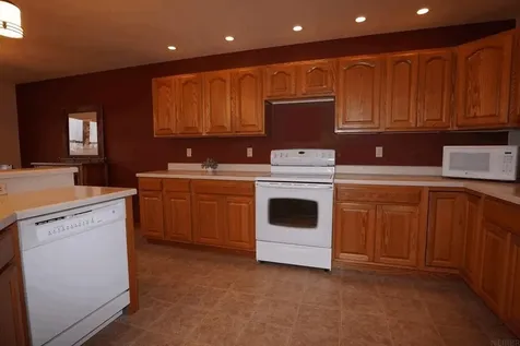 301 Meadow Lane Charles City IA 50616