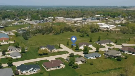 301 Meadow Lane Charles City IA 50616