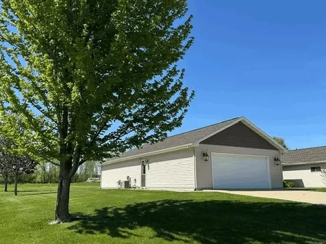 301 Meadow Lane Charles City IA 50616