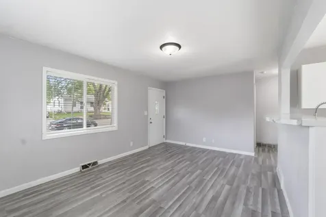 1228 Lyon Avenue Waterloo IA 50702