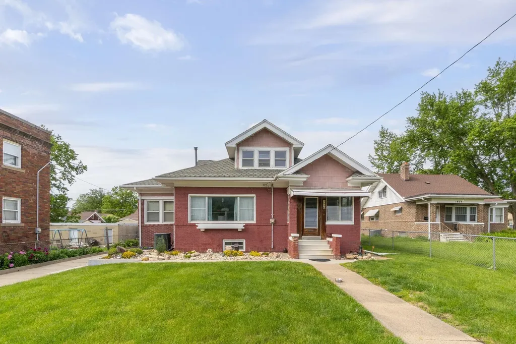 1810 W 4th Street Waterloo IA 50701