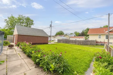1810 W 4th Street Waterloo IA 50701