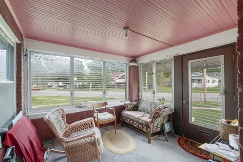 1810 W 4th Street Waterloo IA 50701