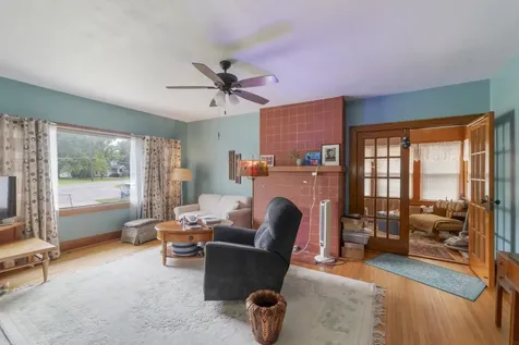 1810 W 4th Street Waterloo IA 50701