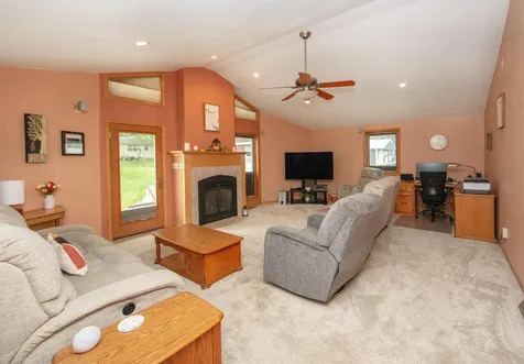 1831 4th Avenue NW Waverly IA 50677