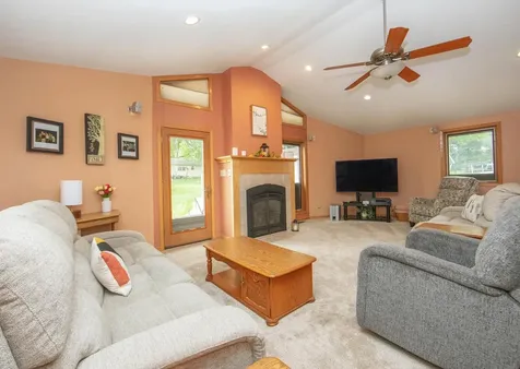 1831 4th Avenue NW Waverly IA 50677