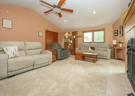 1831 4th Avenue NW Waverly IA 50677