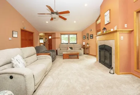 1831 4th Avenue NW Waverly IA 50677