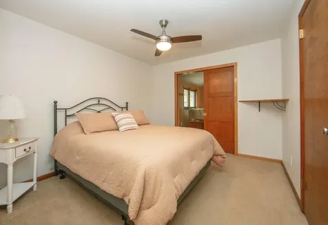 1831 4th Avenue NW Waverly IA 50677