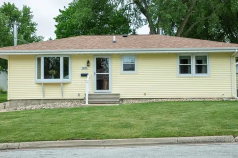 1831 4th Avenue NW Waverly IA 50677