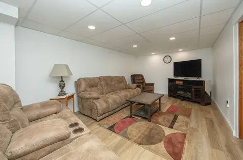 1831 4th Avenue NW Waverly IA 50677