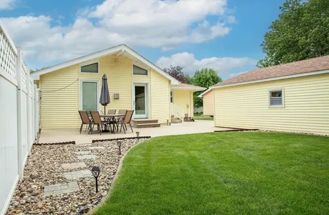 1831 4th Avenue NW Waverly IA 50677
