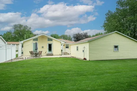 1831 4th Avenue NW Waverly IA 50677