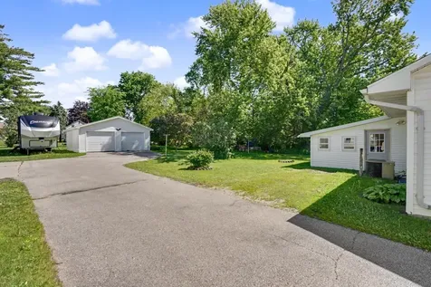 714 6th Street NE Independence IA 50644