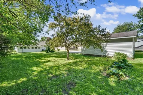 714 6th Street NE Independence IA 50644