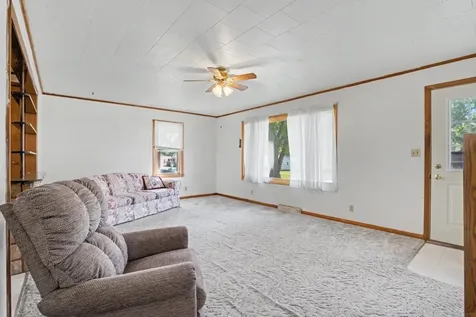 714 6th Street NE Independence IA 50644