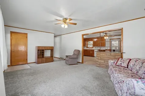 714 6th Street NE Independence IA 50644