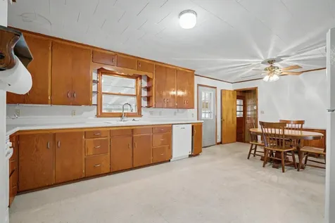 714 6th Street NE Independence IA 50644