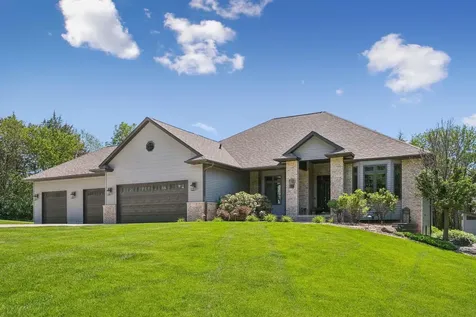 2693 N Maple Street Waverly IA 50677
