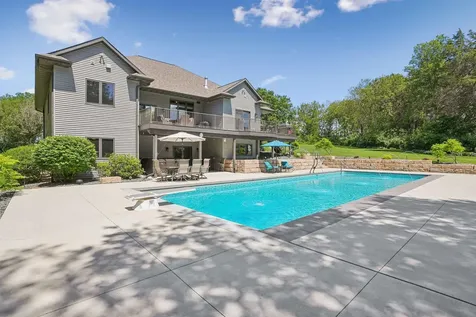 2693 N Maple Street Waverly IA 50677