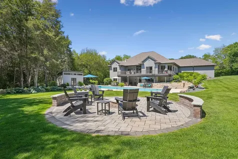 2693 N Maple Street Waverly IA 50677