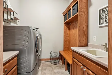 2693 N Maple Street Waverly IA 50677