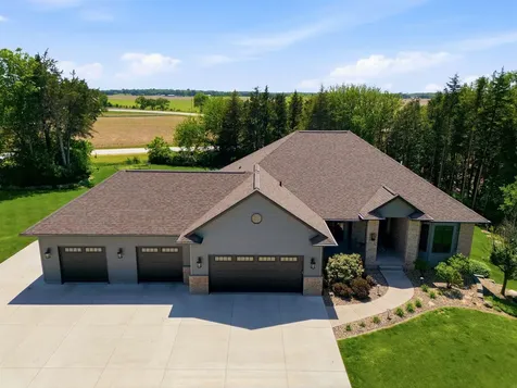 2693 N Maple Street Waverly IA 50677
