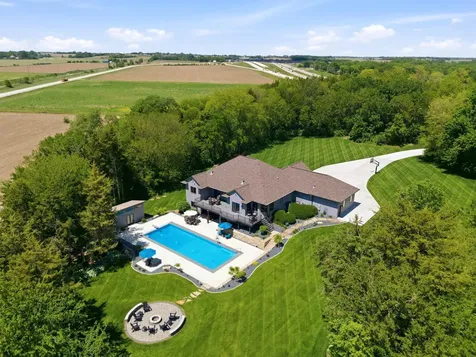 2693 N Maple Street Waverly IA 50677