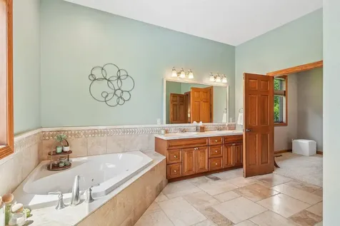 2693 N Maple Street Waverly IA 50677