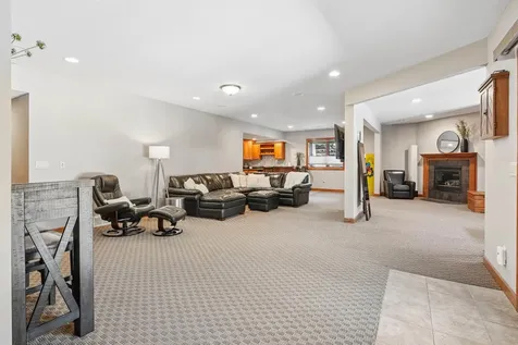 2693 N Maple Street Waverly IA 50677