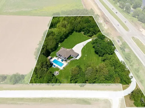2693 N Maple Street Waverly IA 50677