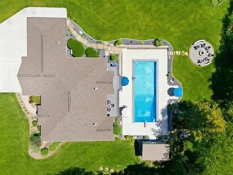 2693 N Maple Street Waverly IA 50677