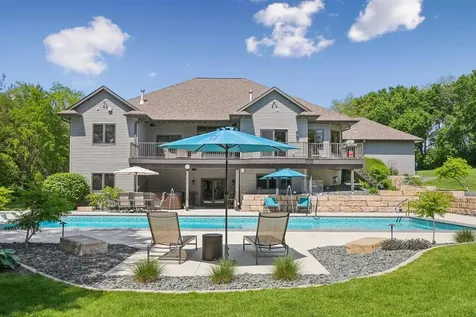 2693 N Maple Street Waverly IA 50677