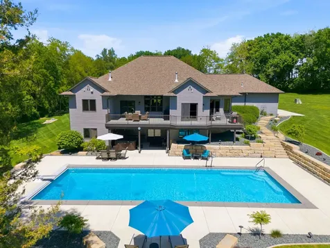 2693 N Maple Street Waverly IA 50677