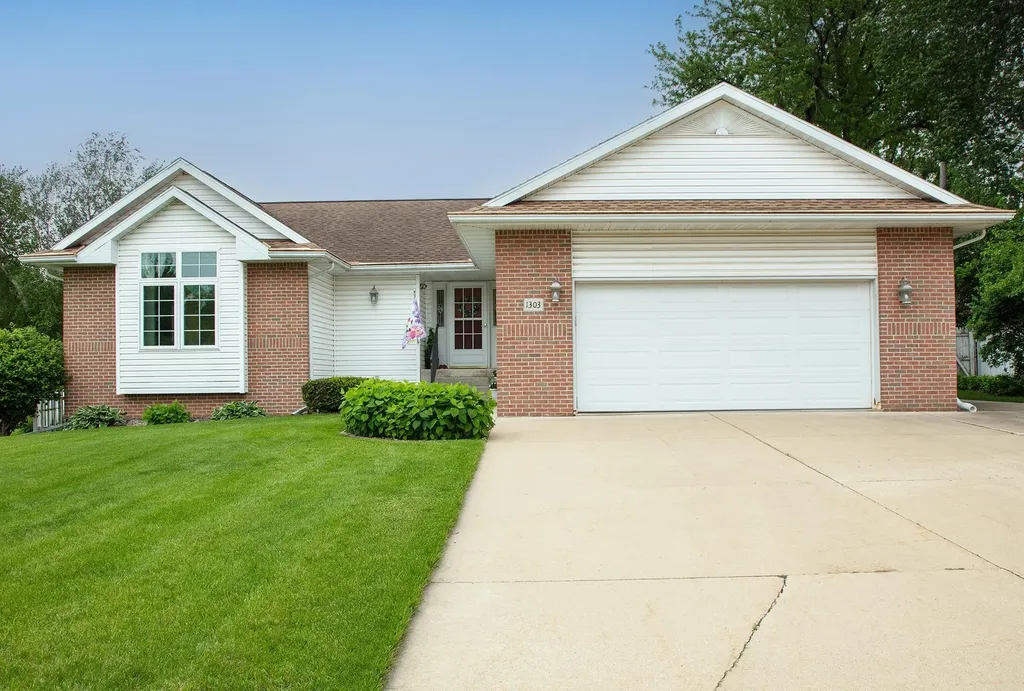 1303 Orchard Drive Cedar Falls IA 50613