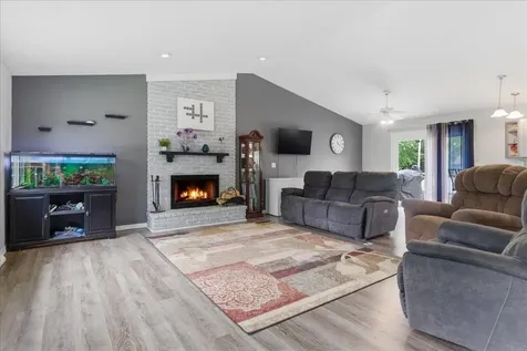 307 Lambeth Road Waterloo IA 50701