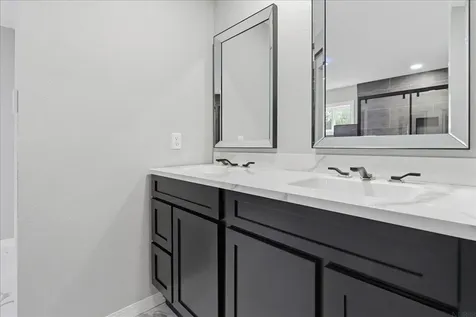 307 Lambeth Road Waterloo IA 50701
