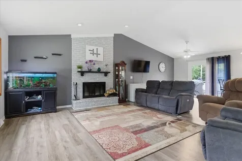307 Lambeth Road Waterloo IA 50701