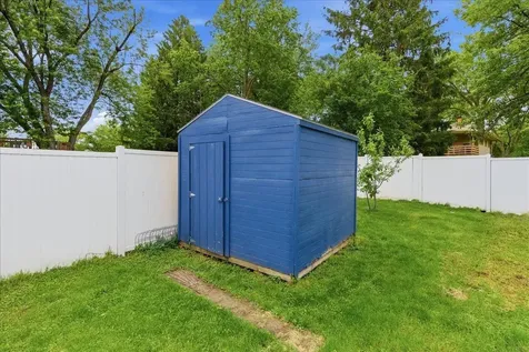 307 Lambeth Road Waterloo IA 50701